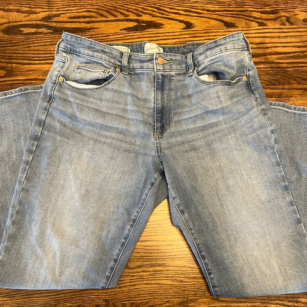 Univeral Thread, Women’s jeans, size 16, in new condition
